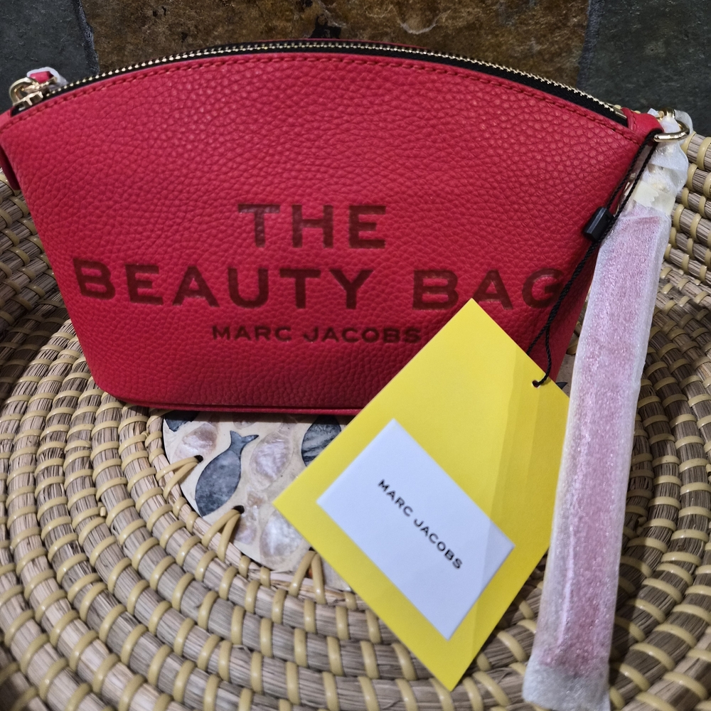 Marc Jacobs The Beauty Bag in Vibrant Red